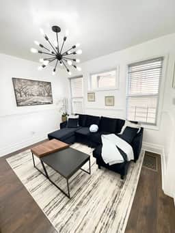 Sleeps 8, Stylish Home, Great Access NYC & EWR
