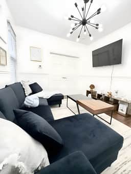 Sleeps 8, Stylish Home, Great Access NYC & EWR