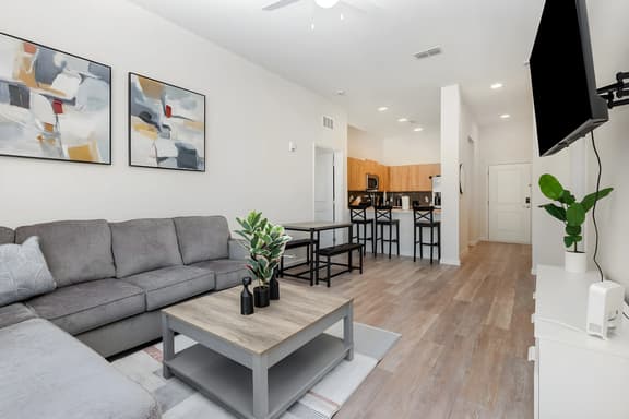 Orlando Sleeps 8 • 3 Beds • Near Disney/Universal