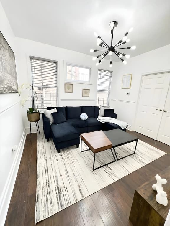 Sleeps 8, Stylish Home, Great Access NYC & EWR